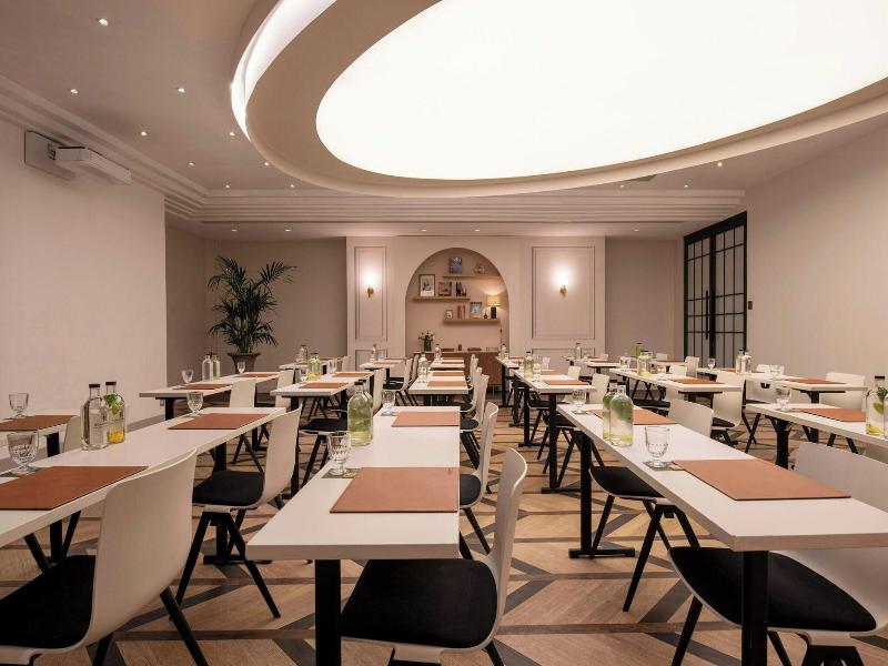 Renaissance Paris Le Parc Trocadero Hotel image