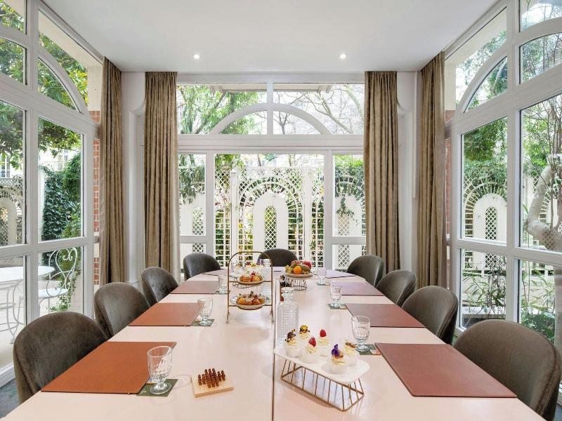 Renaissance Paris Le Parc Trocadero Hotel image