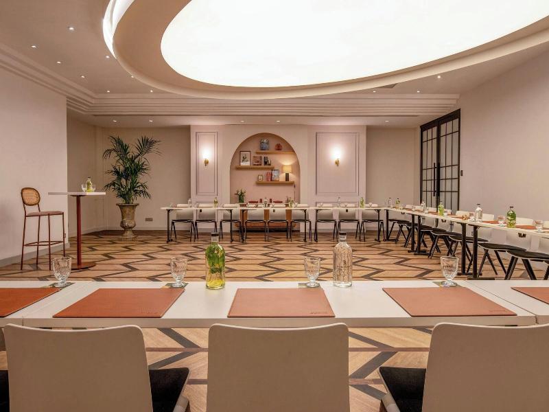 Renaissance Paris Le Parc Trocadero Hotel image