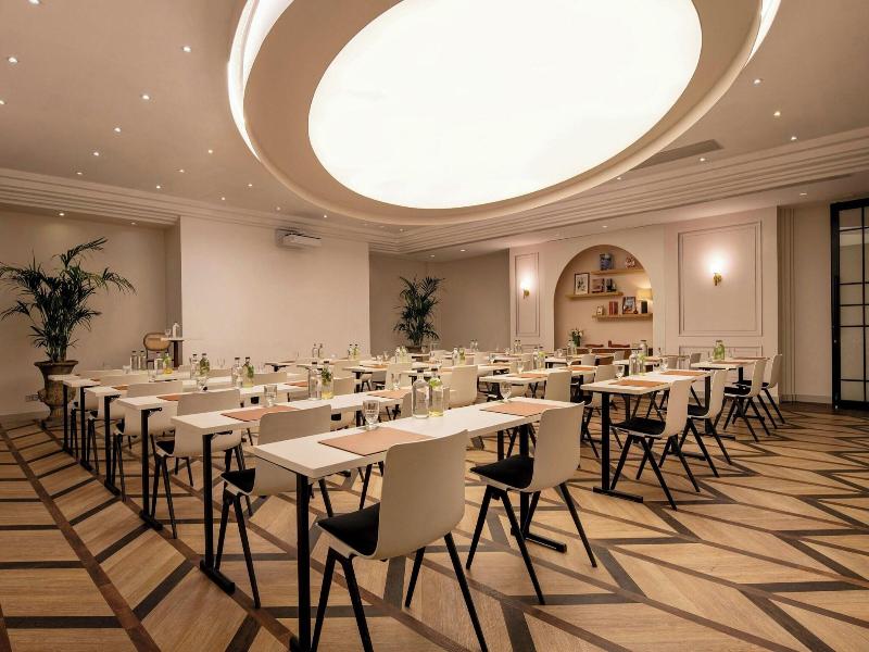 Renaissance Paris Le Parc Trocadero Hotel image