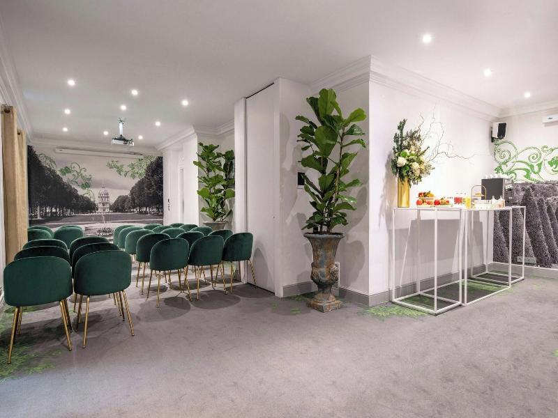 Renaissance Paris Le Parc Trocadero Hotel image