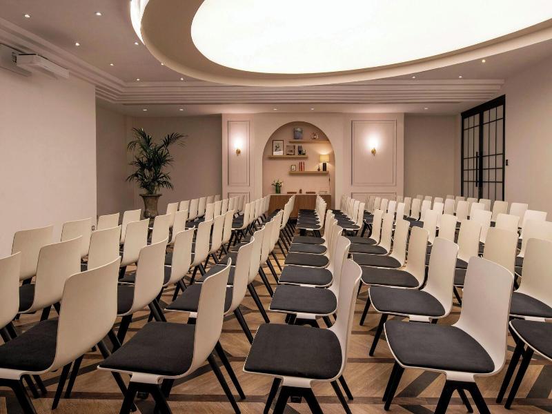 Renaissance Paris Le Parc Trocadero Hotel image