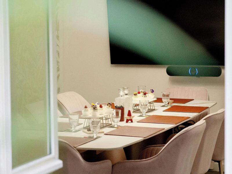 Renaissance Paris Le Parc Trocadero Hotel image