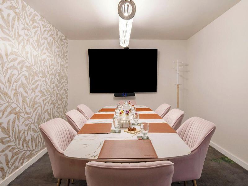 Renaissance Paris Le Parc Trocadero Hotel image