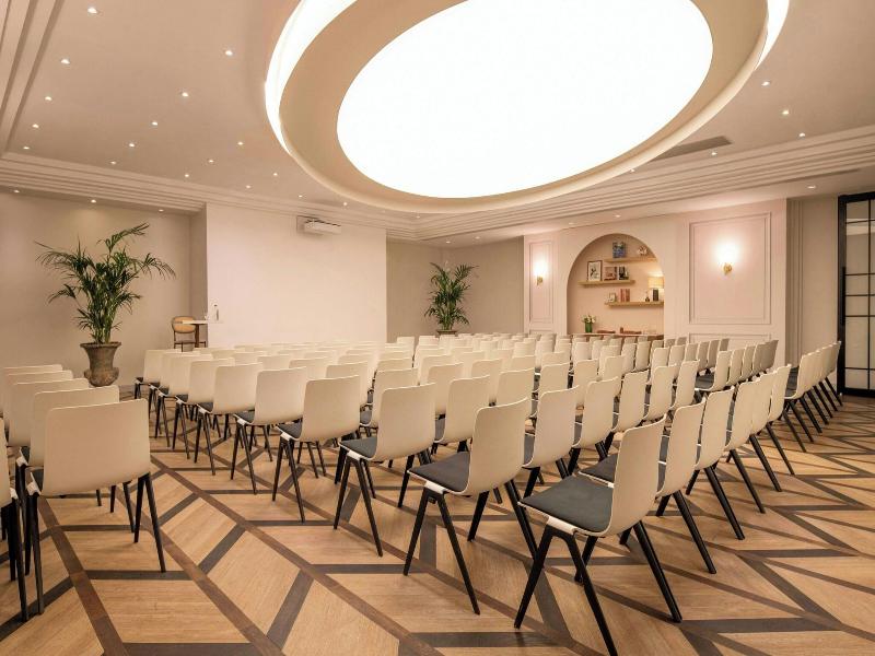 Renaissance Paris Le Parc Trocadero Hotel image