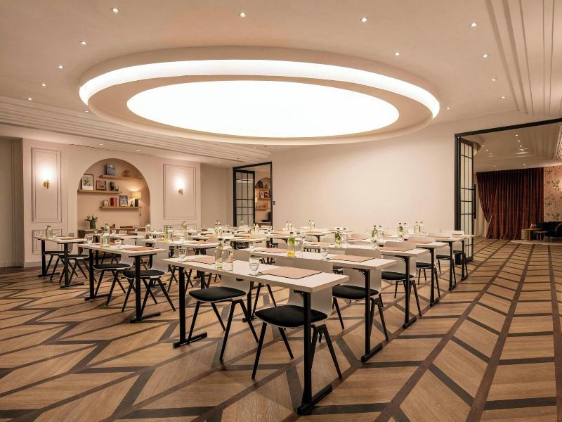 Renaissance Paris Le Parc Trocadero Hotel image
