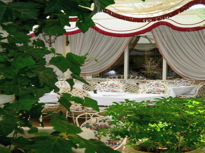 Renaissance Paris Le Parc Trocadero Hotel image