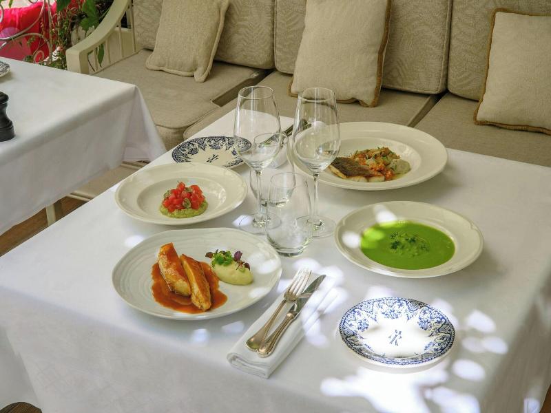 Renaissance Paris Le Parc Trocadero Hotel image