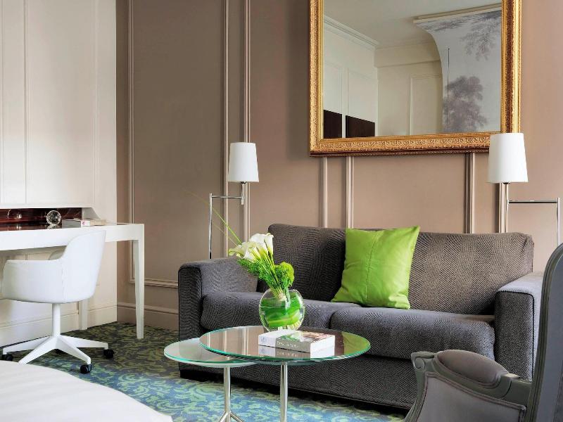 Renaissance Paris Le Parc Trocadero Hotel image