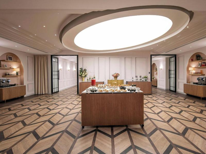 Renaissance Paris Le Parc Trocadero Hotel image