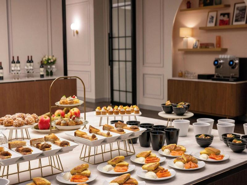 Renaissance Paris Le Parc Trocadero Hotel image