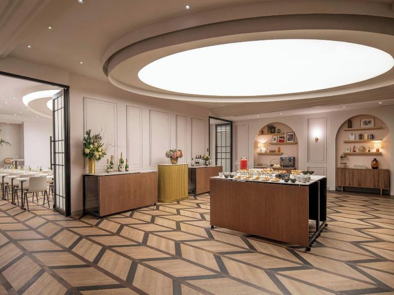 Renaissance Paris Le Parc Trocadero Hotel image