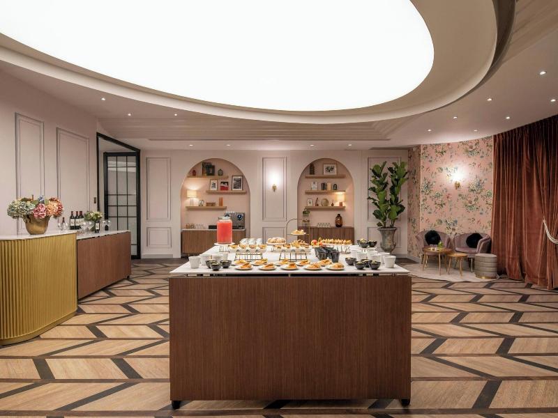 Renaissance Paris Le Parc Trocadero Hotel image