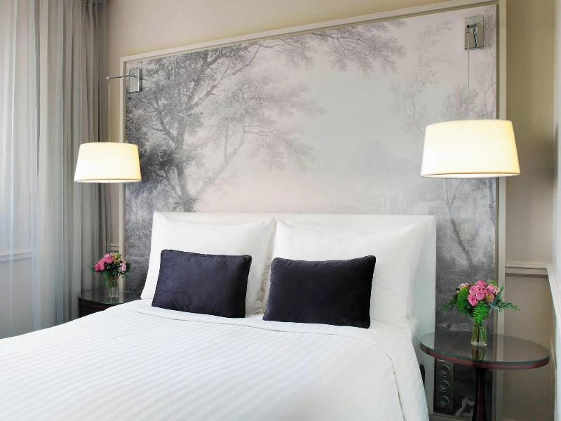 Renaissance Paris Le Parc Trocadero Hotel image