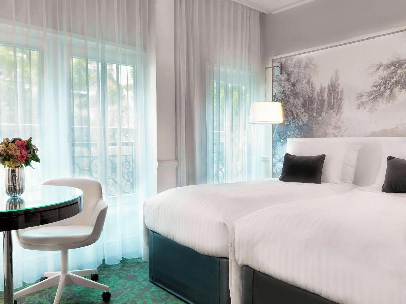 Renaissance Paris Le Parc Trocadero Hotel image