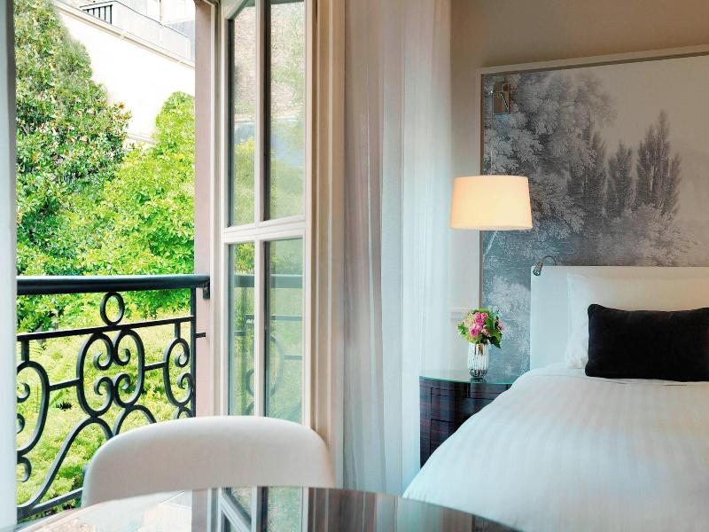 Renaissance Paris Le Parc Trocadero Hotel image