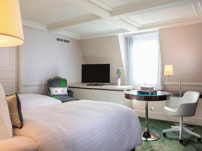 Renaissance Paris Le Parc Trocadero Hotel image