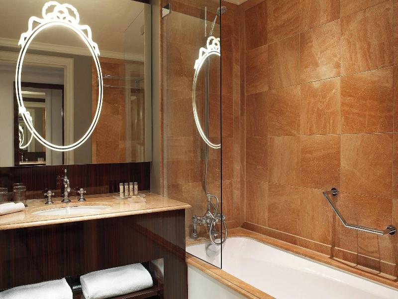Renaissance Paris Le Parc Trocadero Hotel image