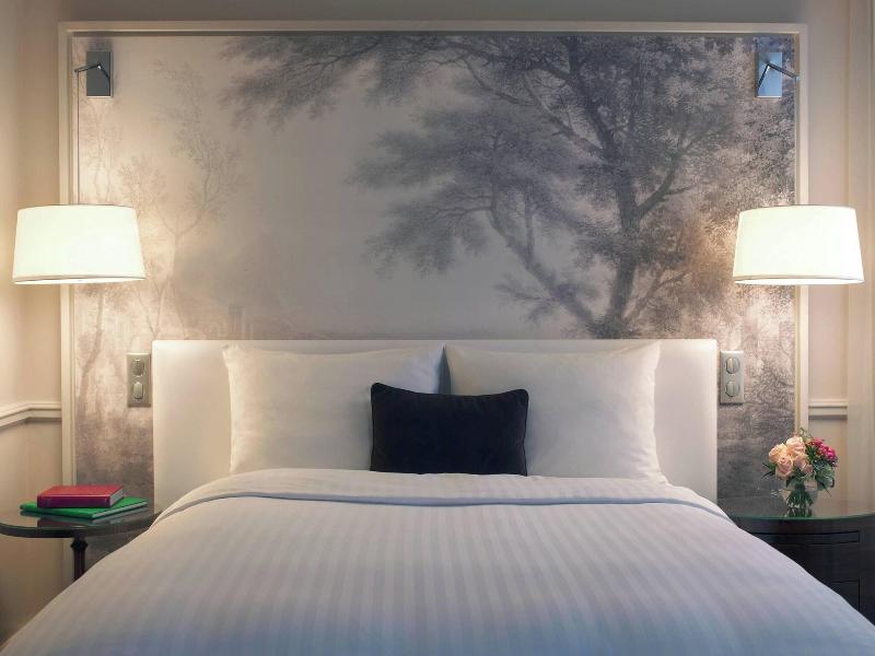 Renaissance Paris Le Parc Trocadero Hotel image