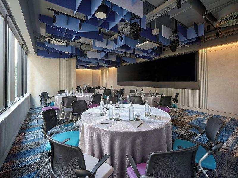 Aloft Bangkok - Sukhumvit 11 image