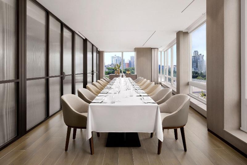 Yeouido Park Centre, Marriott Executive Apartments image