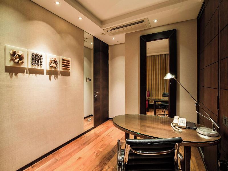 Yeouido Park Centre, Marriott Executive Apartments image