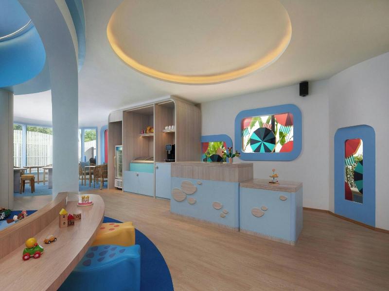 Le Méridien Phuket Mai Khao Beach Resort image