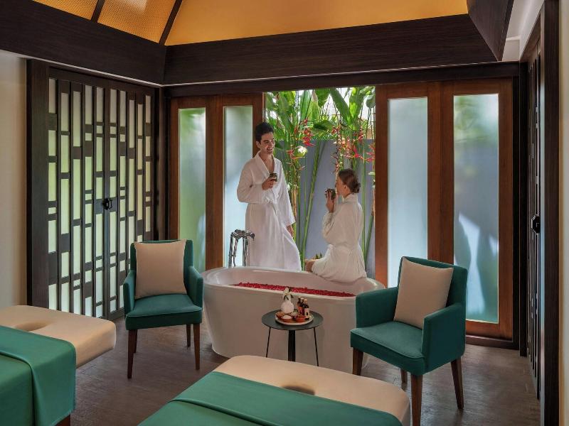 Le Méridien Phuket Mai Khao Beach Resort image