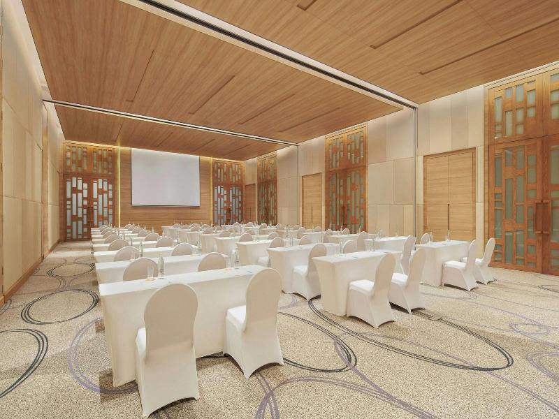 Le Méridien Phuket Mai Khao Beach Resort image