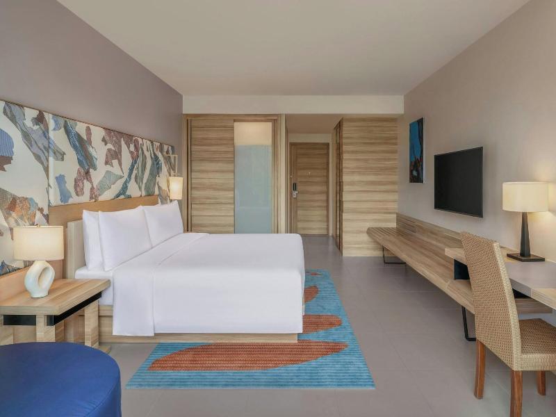 Le Méridien Phuket Mai Khao Beach Resort image