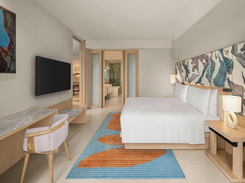 Le Méridien Phuket Mai Khao Beach Resort image