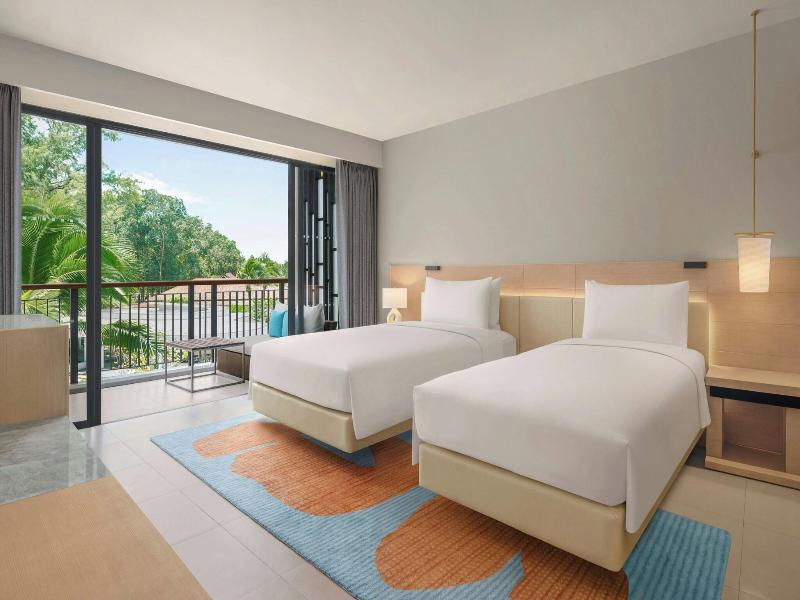 Le Méridien Phuket Mai Khao Beach Resort image