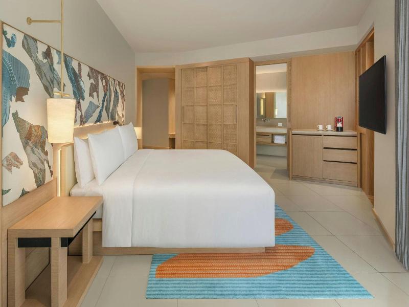 Le Méridien Phuket Mai Khao Beach Resort image