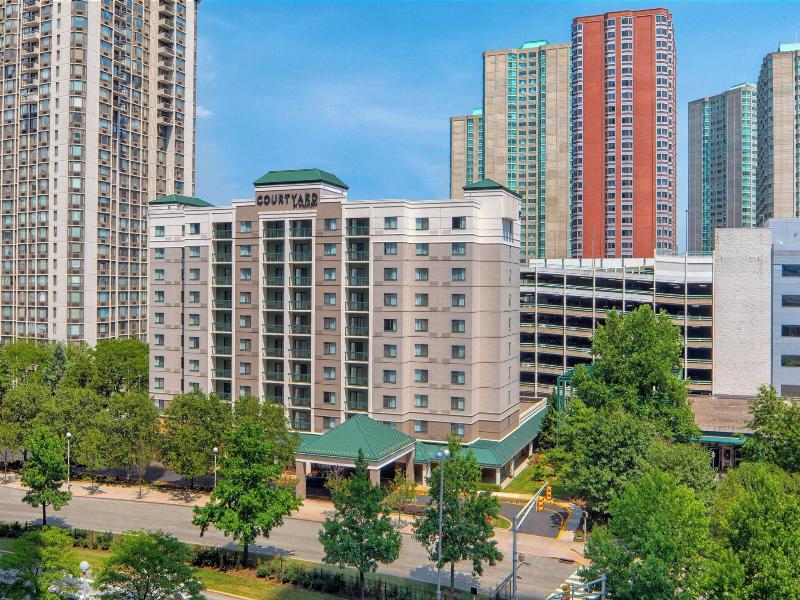 Courtyard Jersey City Newport image