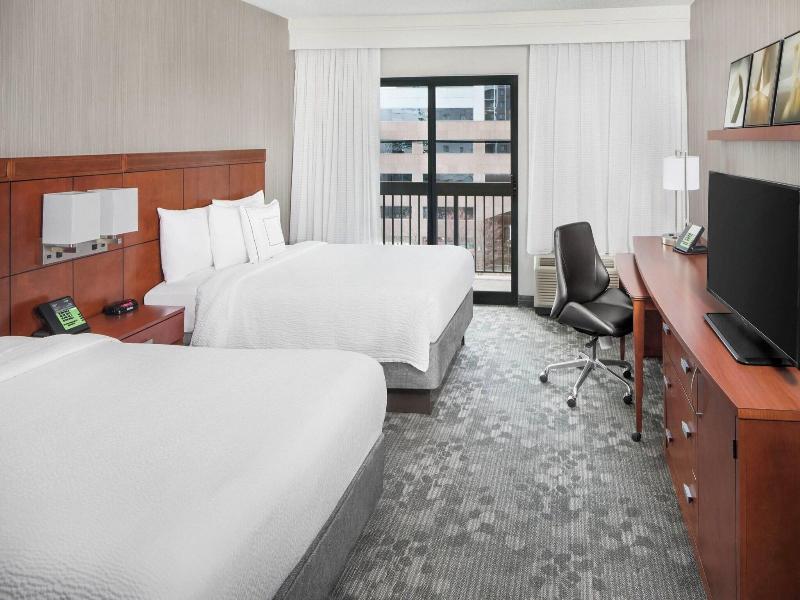 Courtyard Jersey City Newport image