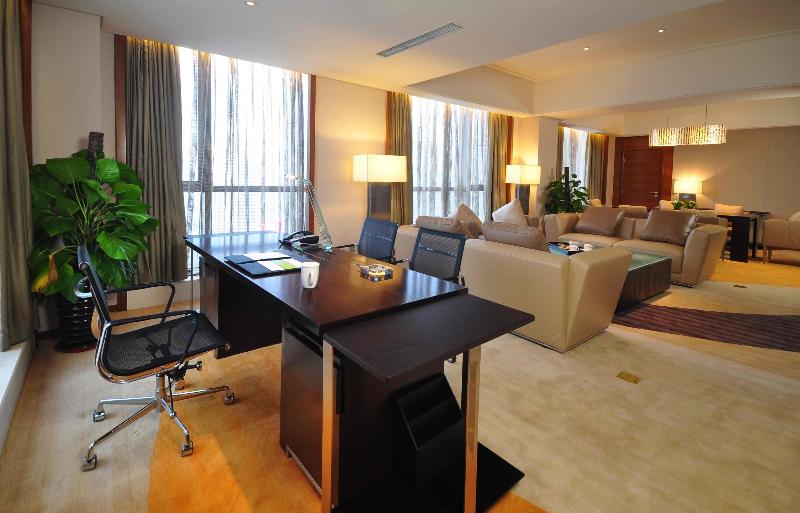 Holiday Inn City Centre Qingdao image