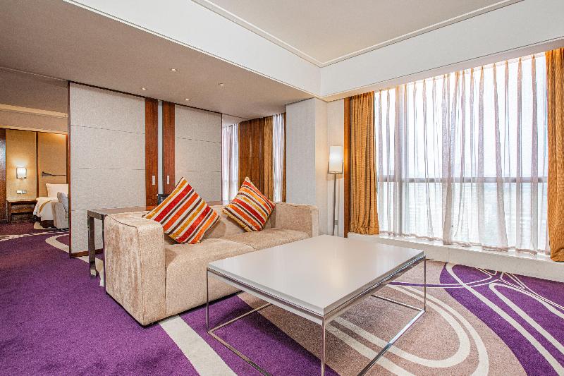 Holiday Inn City Centre Qingdao image