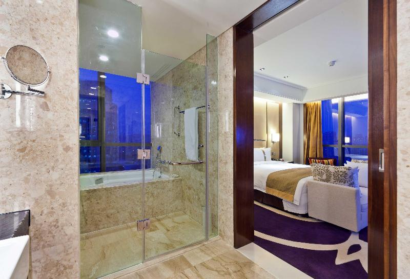 Holiday Inn City Centre Qingdao image