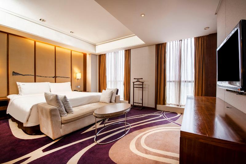 Holiday Inn City Centre Qingdao image