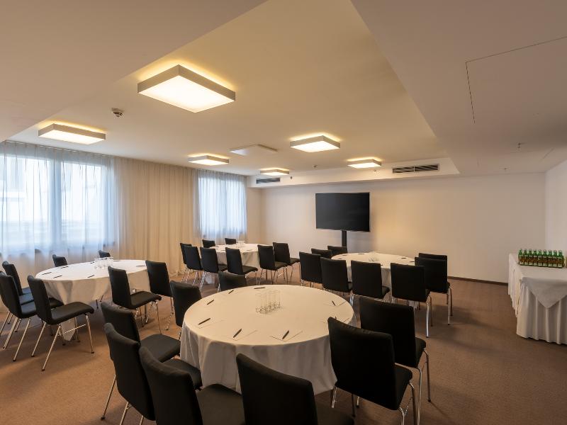 DoubleTree by Hilton Vienna Schonbrunn image