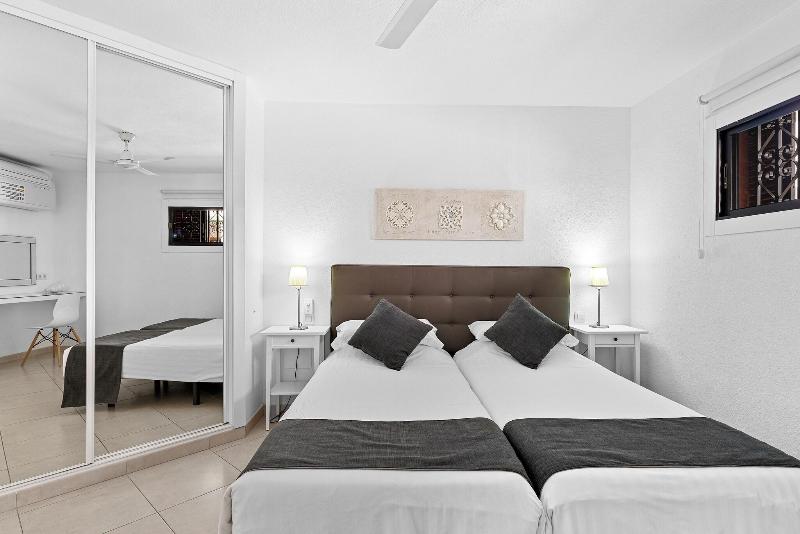 Paloma Beach Apartments  image