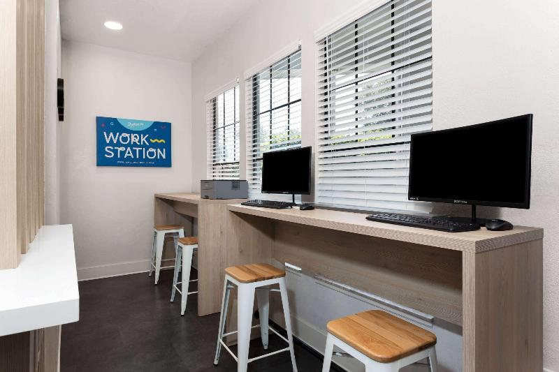 Baymont by Wyndham Orlando Lake Buena Vista South image