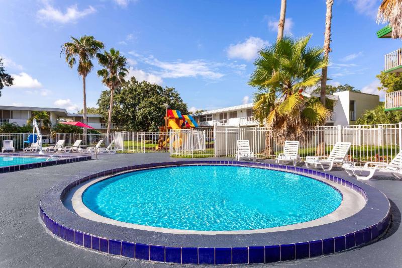 Baymont by Wyndham Orlando Lake Buena Vista South image