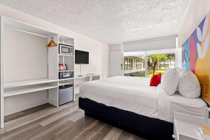 Baymont by Wyndham Orlando Lake Buena Vista South image
