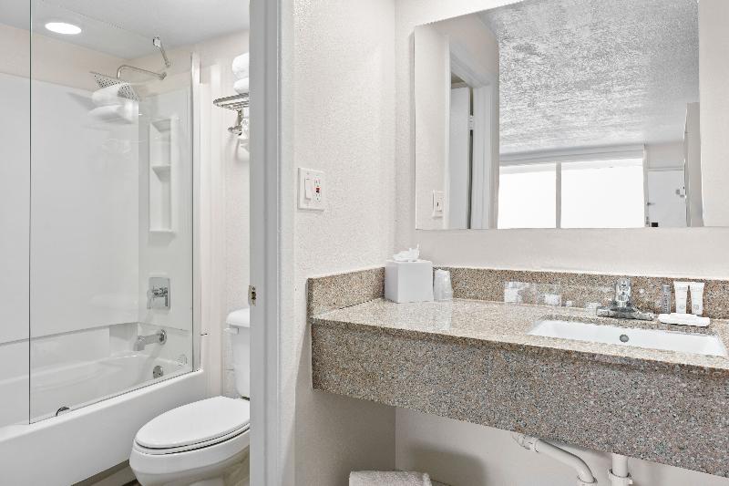 Baymont by Wyndham Orlando Lake Buena Vista South image