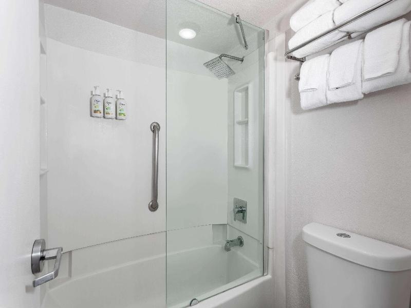 Baymont by Wyndham Orlando Lake Buena Vista South image