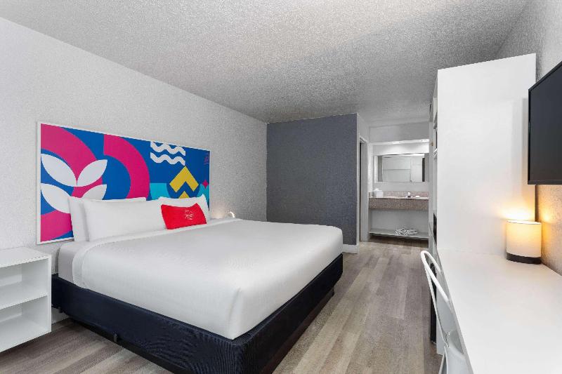 Baymont by Wyndham Orlando Lake Buena Vista South image