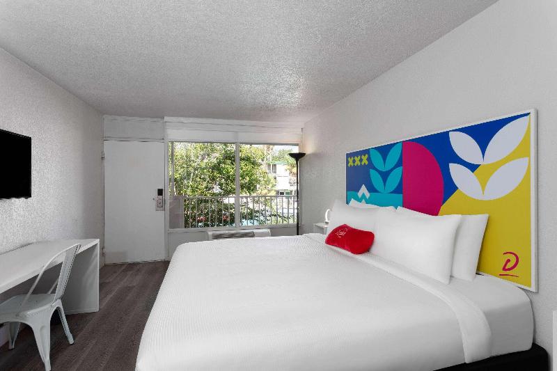 Baymont by Wyndham Orlando Lake Buena Vista South image