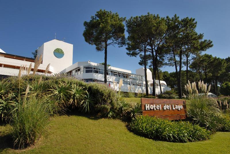 Hotel Del Lago Golf AND Art Resort.