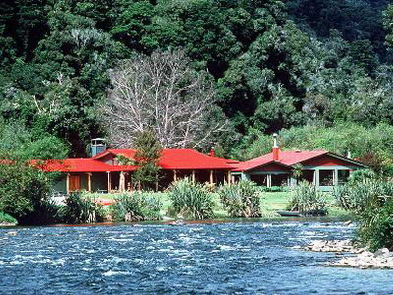 Lake Moeraki Wilderness Lodge